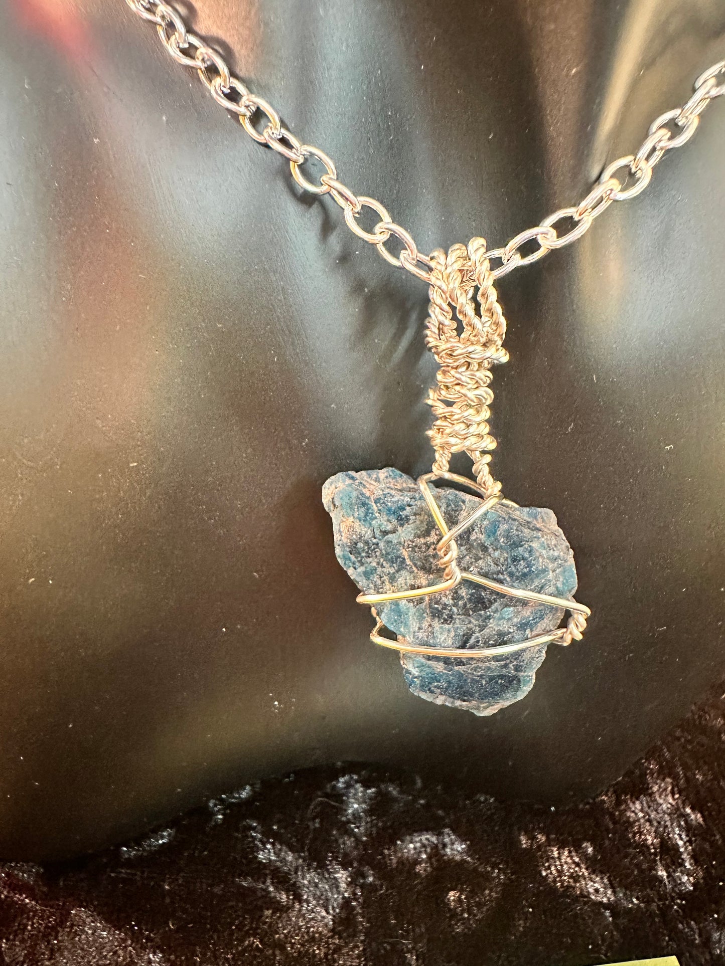 Blue sodalite w chain